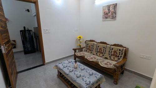 Delhi Apartment | Pearl - 1 BHK Flat Near Beautiful Lake & Golf Course