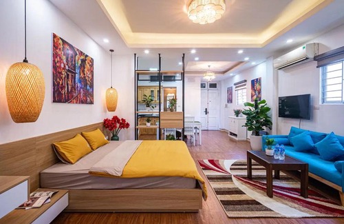 Hang Trong Apartment | Pearl Bathtub in the OldQuarter near HoanKiem Lake