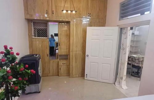 Lakdi Ka Pul Apartment | Pearl city retreat