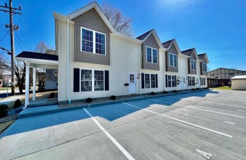 Batesville Apartment | Pearl of a home, central Batesville, IN -New build
