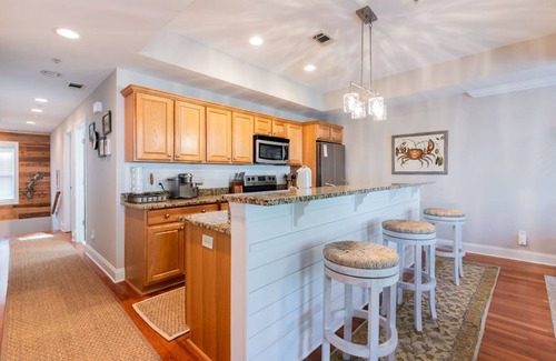 Bluffton House | Pearl of the Promenade - Old Town Bluffton 2 bedroom townhouse in Prime location