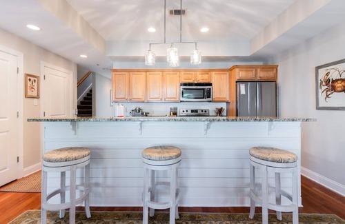 Bluffton House | Pearl of the Promenade - Old Town Bluffton 2 bedroom townhouse in Prime location