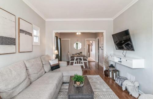 Forest Park House | Pearly Gates l 3 Bed l Sleeps 5 l w 2-Car Garage