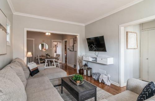 Forest Park House | Pearly Gates l 3 Bed l Sleeps 5 l w 2-Car Garage