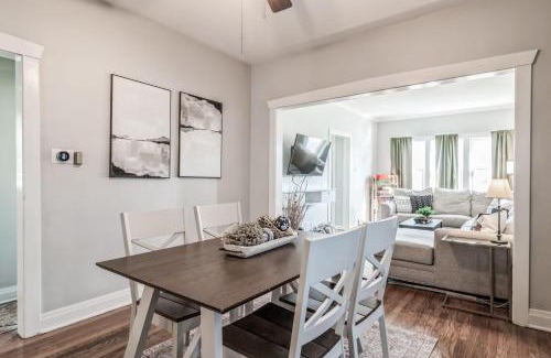 Forest Park House | Pearly Gates l 3 Bed l Sleeps 5 l w 2-Car Garage