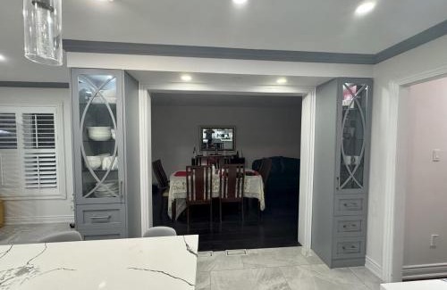 Central Erin Mills House | Pearson Gateway Comfort Home