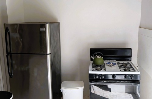 Dunmore Town Cottage | Peas 'N Rice Cottage, Close to the Beach