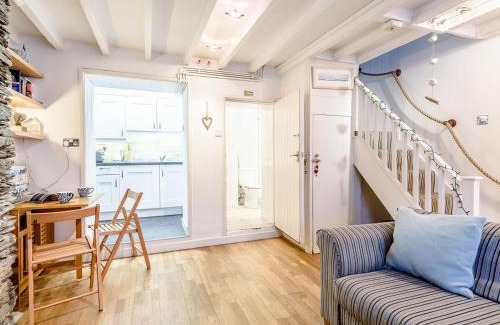 Stapleton House | Pebble Cottage - Uk32243