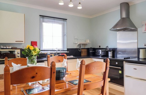 Contin Cottage | PEBBLES COTTAGE, pet friendly, with a garden in Strathpeffer