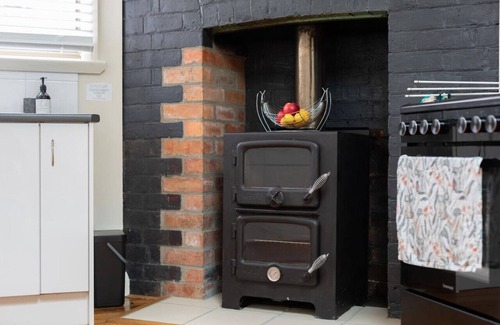 Gravelly Beach Cottage | Pebbleton, Retro Riverside Cottage, Tamar Valley