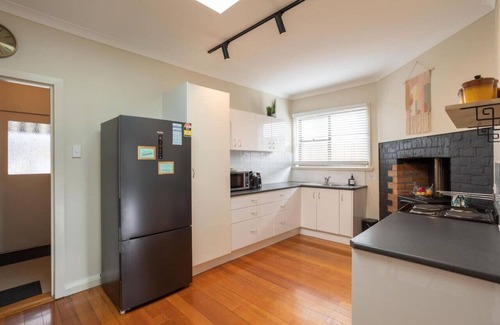 Gravelly Beach Cottage | Pebbleton, Retro Riverside Cottage, Tamar Valley