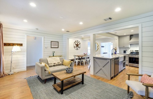 Frisco Cottage | Pecan Blue Frisco Home w/Private Yard & Hot Tub