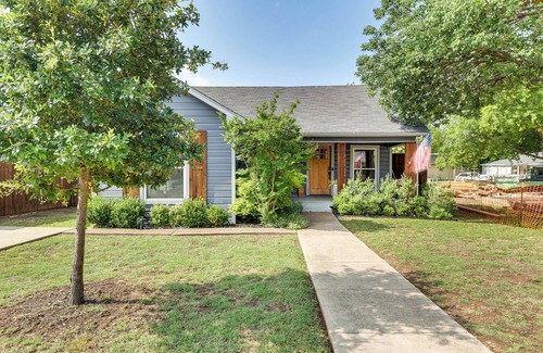 Frisco Cottage | Pecan Blue Frisco Home w/Private Yard & Hot Tub