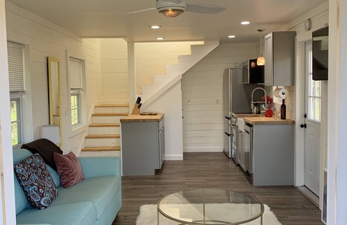 Scottsboro Cabin | Pecan Valley Cabin - Romantic Getaway in Woods with Hot Tub
