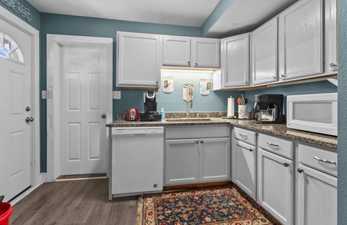 Lake Geneva Apartment | Pedal II - Private 2 Bedroom Apartment Close to Town ~ Walk Everywhere!