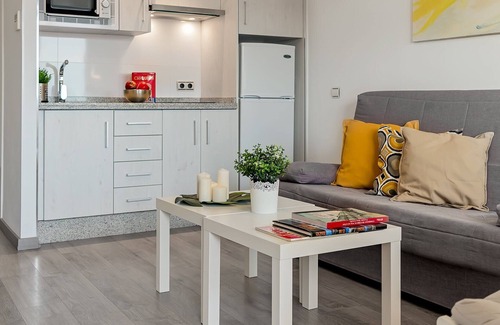 Las Acacias Apartment | Pedregalejo, new apartment facing the sea