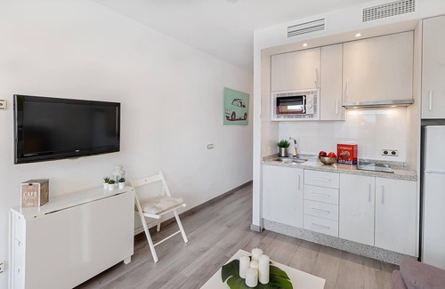 Las Acacias Apartment | Pedregalejo, new apartment facing the sea
