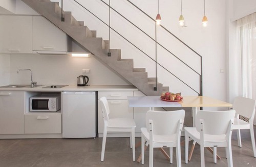 Marathopoli House | Pefkides Suites Where pines meet the sea