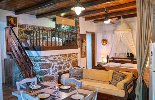 Livadia House | "PefkoPetro" Traditional House