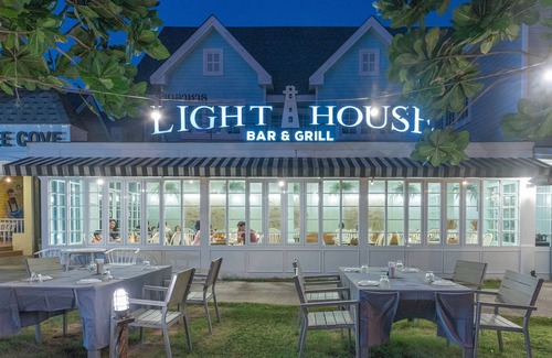 Sanamchai Hotel | Peggy's Cove Resort