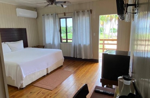 Dangriga Hotel | Pelican Beach Resort