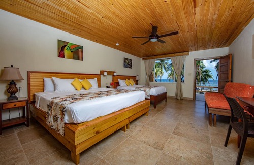 Dangriga Hotel | Pelican Beach Resort