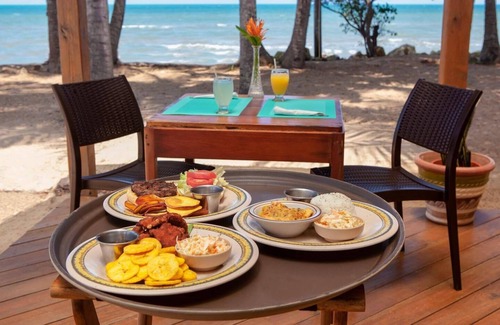 Dangriga Hotel | Pelican Beach Resort