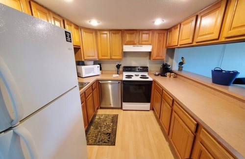 Crescent Beach Condo | Pelican Inlet Retreat: Beach Access, Pool & Tennis
