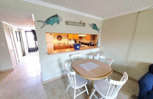 Crescent Beach Condo | Pelican Inlet Retreat: Beach Access, Pool & Tennis