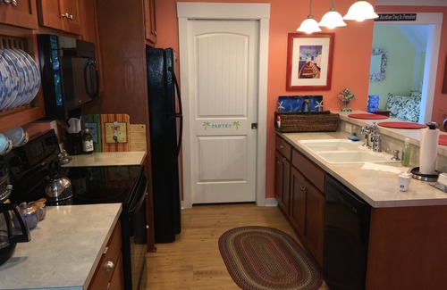 St. Marys Apartment | Pelican's Perch, located in Historic Downtown St.Marys GA. 1 bed room/1 bath