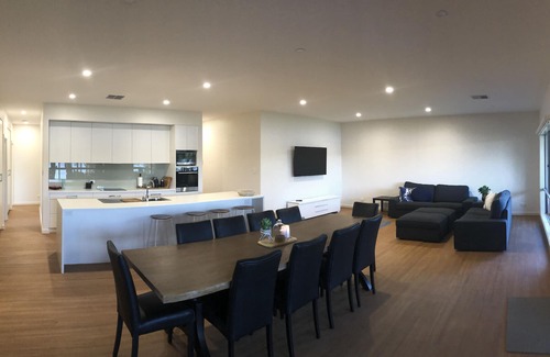 Pellaring Flat House | Pellaring Flat Riverfront home with private jetty - near Mannum