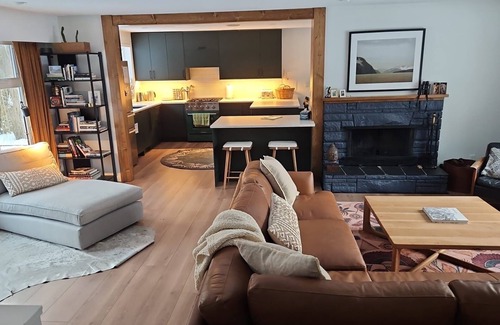 Pemberton House | Pemberton home with hot tub & sauna – 30 minutes from Whistler Village