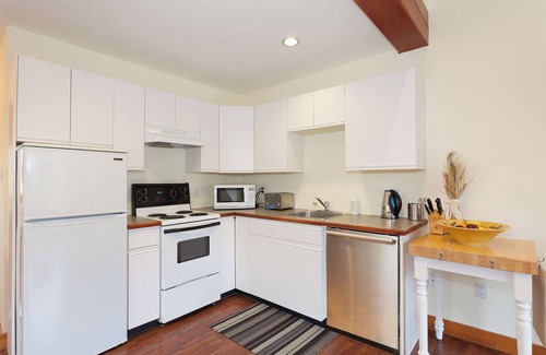 Pemberton Apartment | Pemberton Valley 1 bedroom suite with king size bed WIFI amazing views