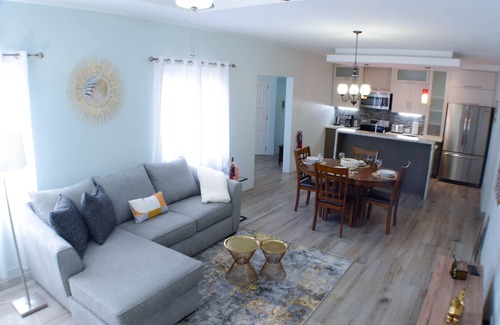 Downtown Apartment | Pen Manor: Modern 2 Bedroom Apartment