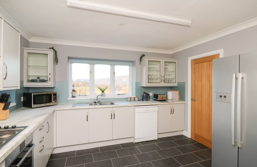 Builth Wells Cottage | PEN Y BANC, pet friendly, with hot tub in Builth Wells
