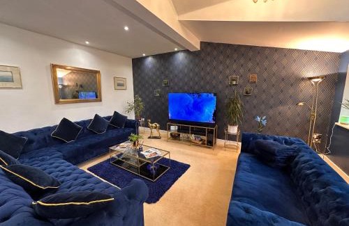 Usk House | PENDERI HOUSE Usk with Cymru Holidays