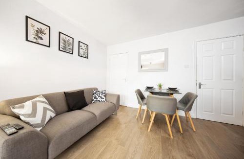 Long Itchington House | Pendicke Cottage, Southam
