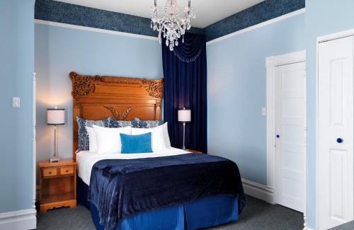 Inner Harbour Hotel | Pendray Inn and Tea House