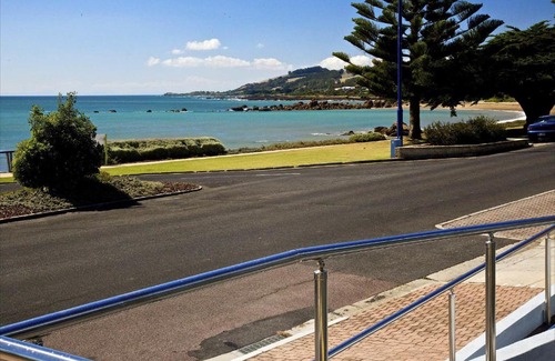 Penguin Apartment | Penguin Beachfront Apartments