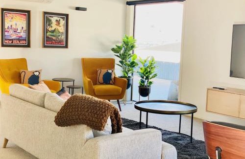 Wanaka House | Peninsula Peaks - Wanaka Holiday Home