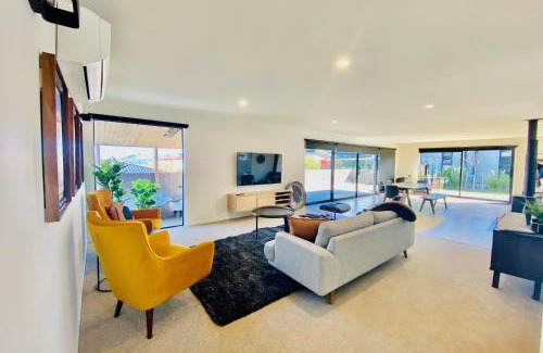 Wanaka House | Peninsula Peaks - Wanaka Holiday Home