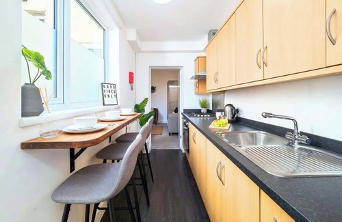 Stoke-on-Trent House | Penkhull House Summar