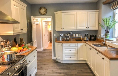 Launceston House | PENLAUREL, pet friendly, luxury holiday cottage in Launceston
