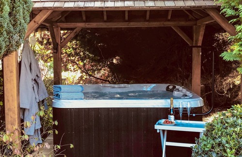 Launceston House | PENLAUREL, pet friendly, luxury holiday cottage in Launceston