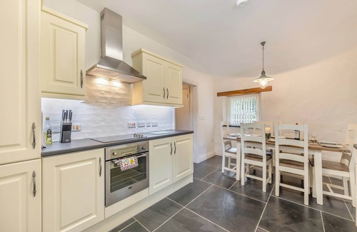 Bontnewydd Cottage | Penpompren is a beautiful thatched cottage located in the Cambrian Mountains.