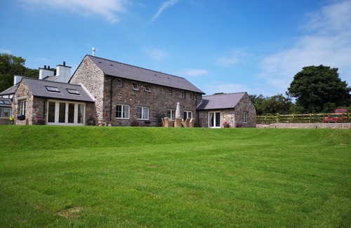 Dulas Cottage | PENRHYN BARN, pet friendly, luxury holiday cottage in Moelfre