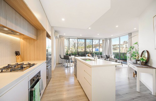 Penrith Apartment | Penrith 3Br apt close toTrain station & Shopping
