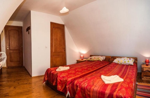 Saschiz House | Pension Cartref