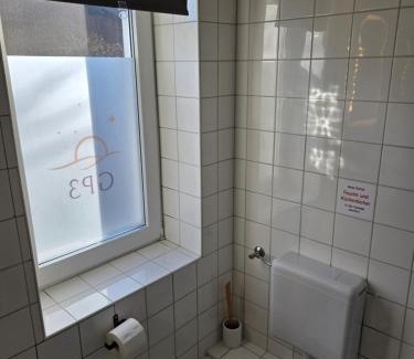 Dallgow-Doeberitz House | Pension GP3, Zimmer mit Kochnische und Duschbad vor den Toren Berlins