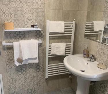 Radaseni House | Pensiunea În Livada